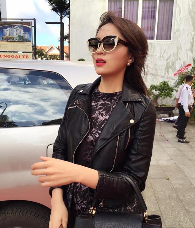 Hoa hậu Việt Nam 2014, Kỳ Duyên sành điệu với áo khoác da, cô kết hợp phụ kiện đồng bộ, ấn tượng

