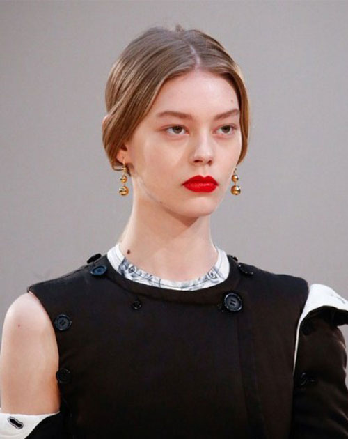 Trào lưu quot;mắt xanh mỏ đỏquot; nở rộ tại Tuần lễ  thời trang Paris - 3