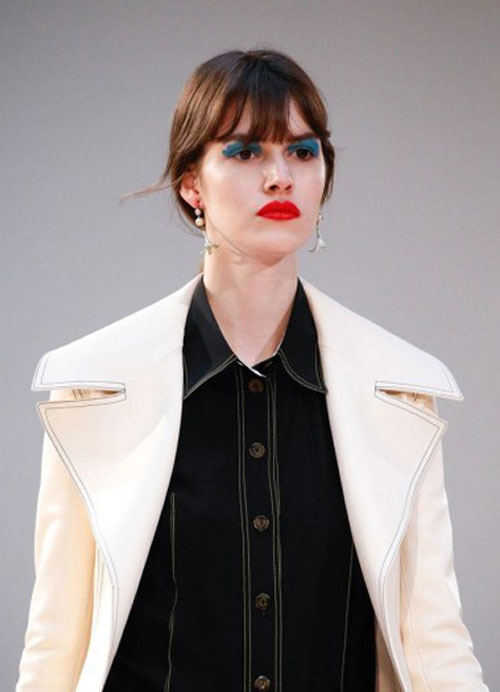 Trào lưu quot;mắt xanh mỏ đỏquot; nở rộ tại Tuần lễ  thời trang Paris - 1