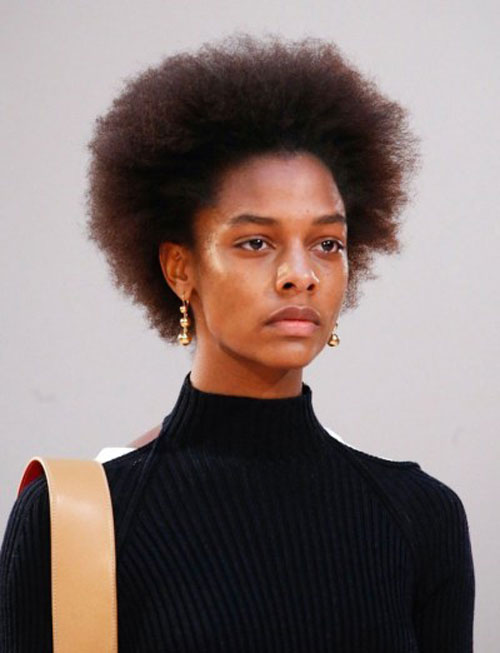 Trào lưu quot;mắt xanh mỏ đỏquot; nở rộ tại Tuần lễ  thời trang Paris - 11