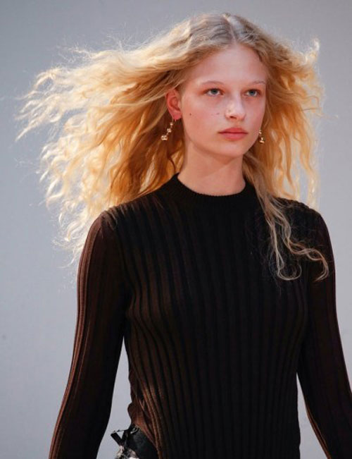 Trào lưu quot;mắt xanh mỏ đỏquot; nở rộ tại Tuần lễ  thời trang Paris - 12