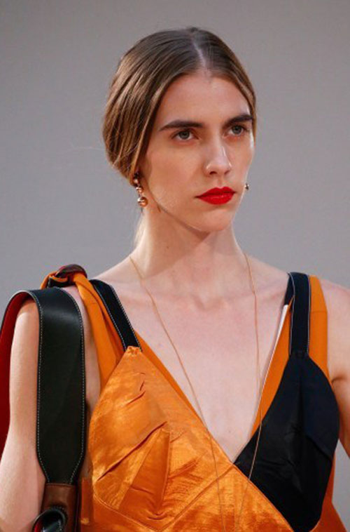 Trào lưu quot;mắt xanh mỏ đỏquot; nở rộ tại Tuần lễ  thời trang Paris - 5