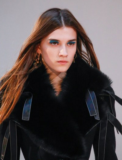 Trào lưu quot;mắt xanh mỏ đỏquot; nở rộ tại Tuần lễ  thời trang Paris - 7