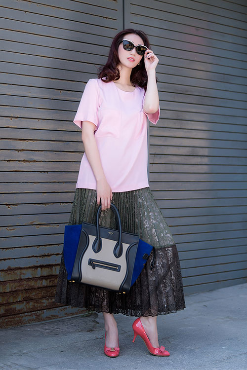 Khánh My mặc kín đáo vẫn hút hồn trên phố - 15