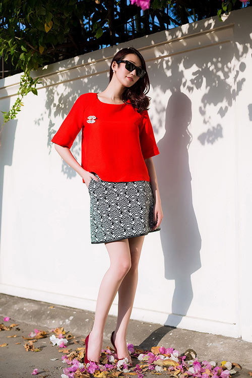 Khánh My mặc kín đáo vẫn hút hồn trên phố - 10