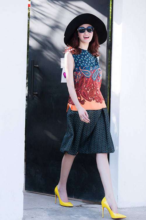 Khánh My mặc kín đáo vẫn hút hồn trên phố - 13