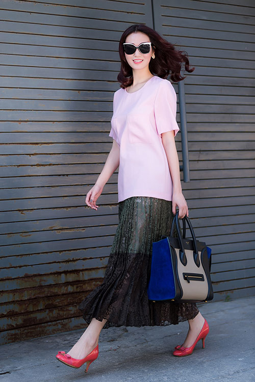 Khánh My mặc kín đáo vẫn hút hồn trên phố - 16