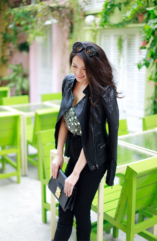 Thủy Top sexy khó cưỡng với gam đen quyền lực - 8