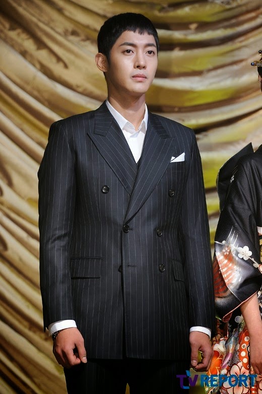 Kim Hyun Joong nhập ngũ quot;néquot; scandal làm bố - 1