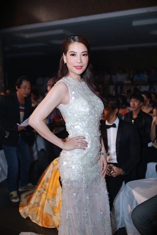 Diễm My 9X đọ độ nóng bỏng với HH Giáng My - 10