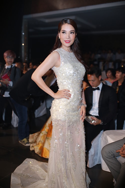 Diễm My 9X đọ độ nóng bỏng với HH Giáng My - 11