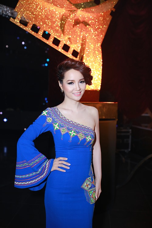 Diễm My 9X đọ độ nóng bỏng với HH Giáng My - 9