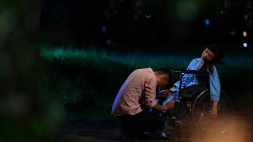 Clip chuyện tình cảm động của nữ sinh bị ung thư - 4