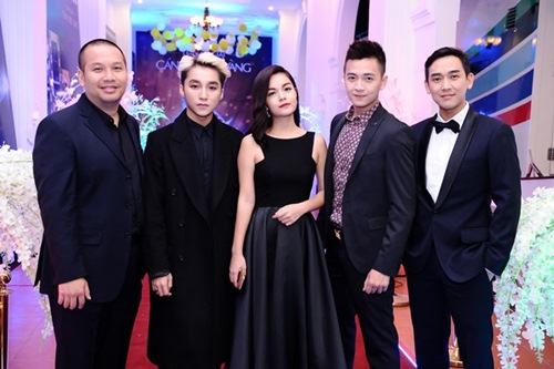 Vợ con Quyền Linh nhường ghế VIP cho Sơn Tùng M-TP - 1
