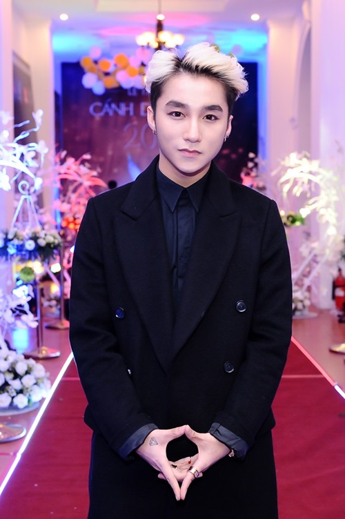 Vợ con Quyền Linh nhường ghế VIP cho Sơn Tùng M-TP - 3