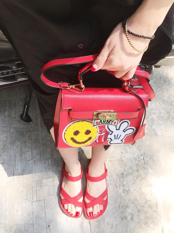 Những chiếc túi quot;chất chơiquot; của chị em Song Yến - 6