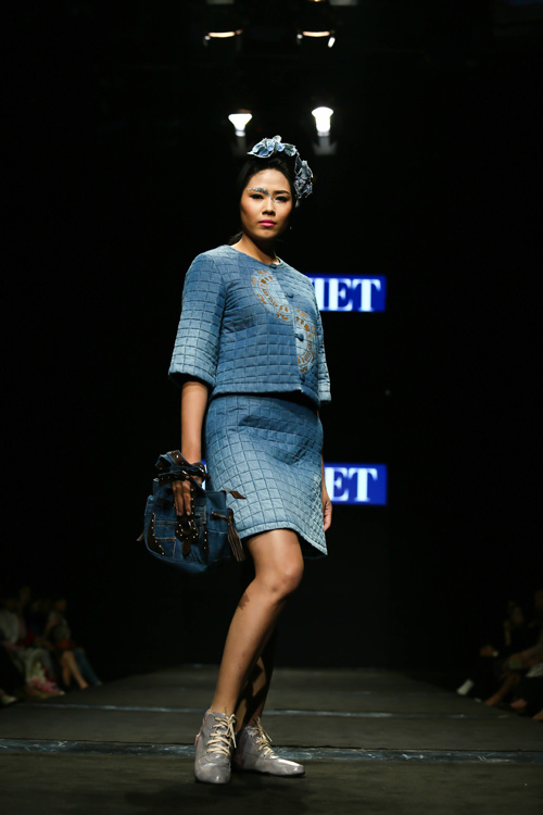 Hoa hậu Thùy Dung đi ủng trên sàn diễn thời trang - 16