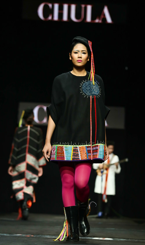 Hoa hậu Thùy Dung đi ủng trên sàn diễn thời trang - 6