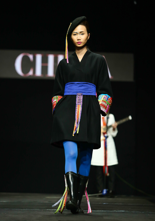 Hoa hậu Thùy Dung đi ủng trên sàn diễn thời trang - 8