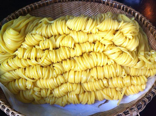 Đi ăn phở cuốn quot;bảy sắc cầu vồngquot; ở Quận 1 - 6