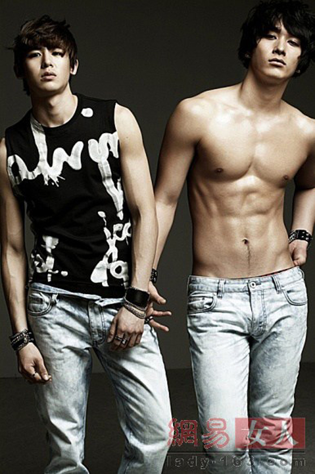 Nikhun và Chansung (nhóm 2PM)
