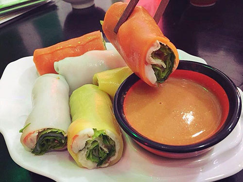 Đi ăn phở cuốn quot;bảy sắc cầu vồngquot; ở Quận 1 - 10