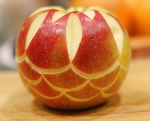 Tỉa hoa hướng dương từ hoa quả cho bé - 3