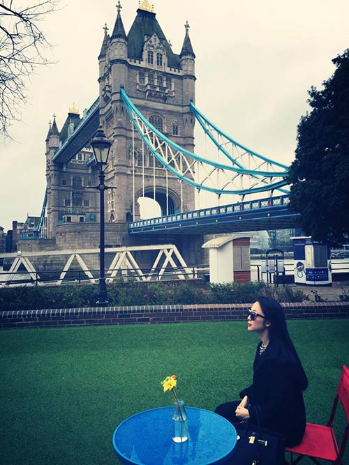 Linh Nga sành điệu đưa con gái đi du lịch London - 2