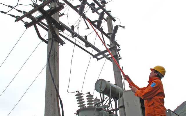 quot;Giá xăng đúng ra phải tăng 3.500 đồng/lítquot; - 1