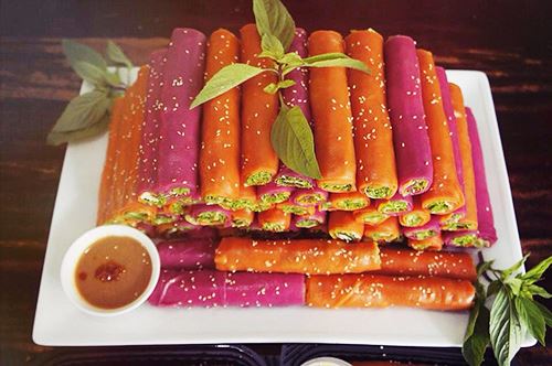 Đi ăn phở cuốn quot;bảy sắc cầu vồngquot; ở Quận 1 - 2