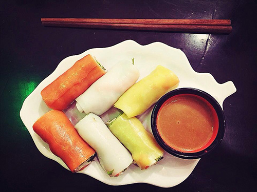 Đi ăn phở cuốn quot;bảy sắc cầu vồngquot; ở Quận 1 - 7