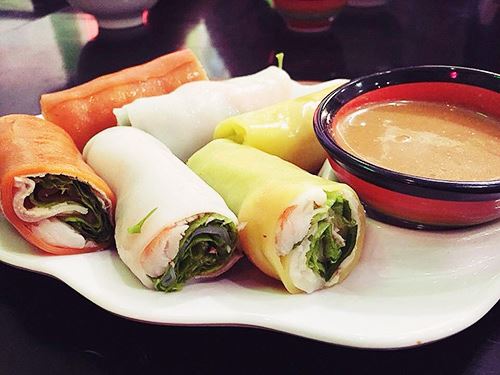 Đi ăn phở cuốn quot;bảy sắc cầu vồngquot; ở Quận 1 - 9