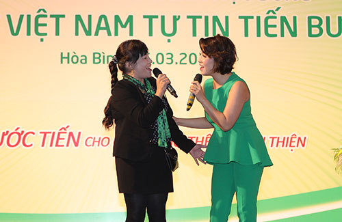 Diva Mỹ Linh trao học bổng cho con em phụ nữ khó khăn - 6