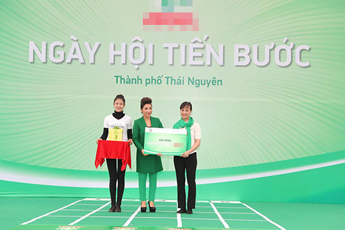 Diva Mỹ Linh trao học bổng cho con em phụ nữ khó khăn - 7