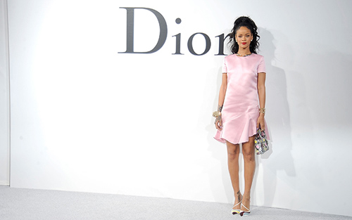 Rihanna đột nhiên phát cuồng với màu hồng - 5