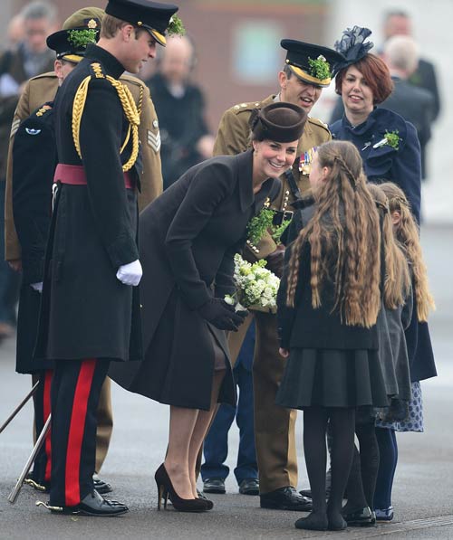 Công nương Kate bầu 8 tháng vẫn đẹp hút hồn - 2