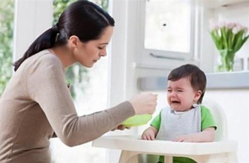 Mẹ Việt ích kỉ mới ép con ăn - 1