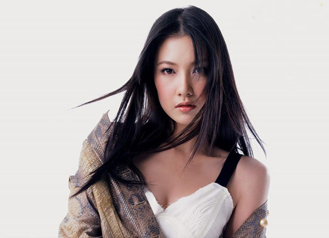 Năm 2005, đệ nhất mỹ nhân Thái cũng nhận được giải thưởng “Diễn viên chính xuất sắc nhất” của giải thưởng “Top Awards” dành cho vai diễn trong bộ phim “Mae Ai Sae Eun”.
