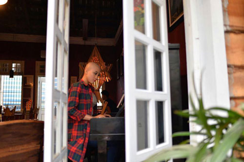 Cô gái cạo đầu trọc gây #039;sốt#039; Vietnam Idol 2015 - 4