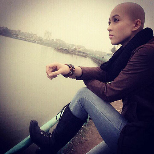 Cô gái cạo đầu trọc gây #039;sốt#039; Vietnam Idol 2015 - 3