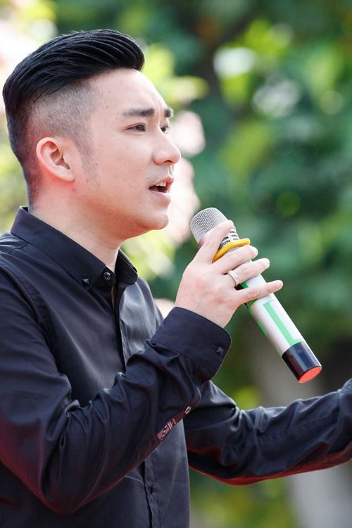 Thái Thùy Linh khoe bụng bầu bên Long Nhật - 14