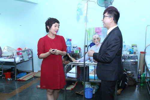 Thái Thùy Linh khoe bụng bầu bên Long Nhật - 5