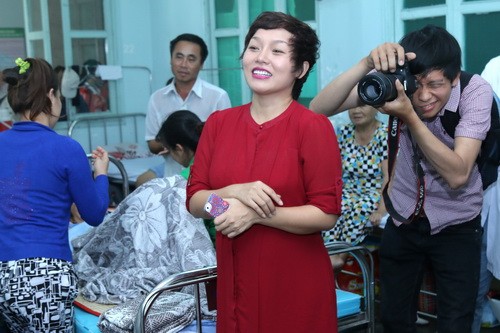 Thái Thùy Linh khoe bụng bầu bên Long Nhật - 6