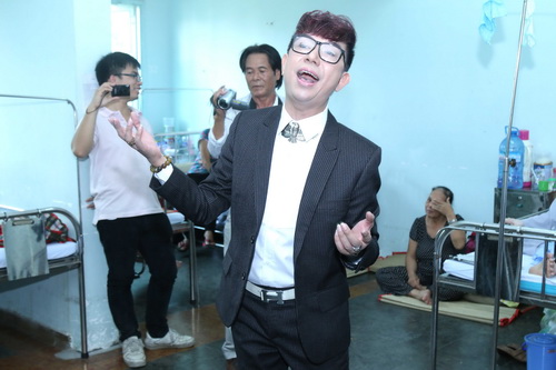 Thái Thùy Linh khoe bụng bầu bên Long Nhật - 7