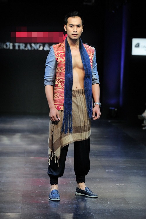 Thanh Hằng tái xuất gợi cảm với mốt xuyên thấu - 13