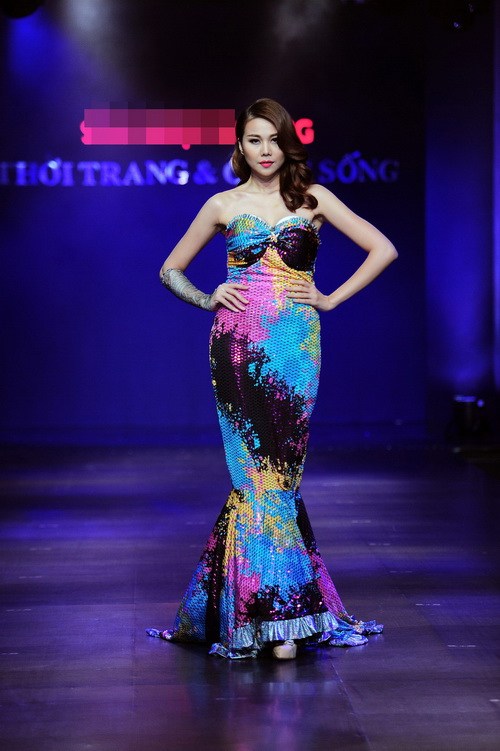 Thanh Hằng tái xuất gợi cảm với mốt xuyên thấu - 8