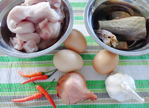 Thử làm mắm chưng thịt đậm đà, đưa cơm - 1