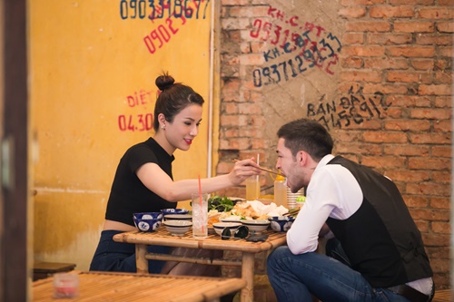 Diệp Lâm Anh khoe eo thon sexy bên bạn nhảy Tây - 9