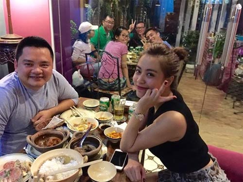 Thuỷ Tiên hạnh phúc khi được chăm sóc chồng con - 9