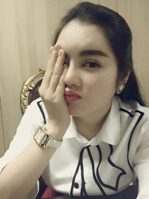 Thuỷ Tiên hạnh phúc khi được chăm sóc chồng con - 17